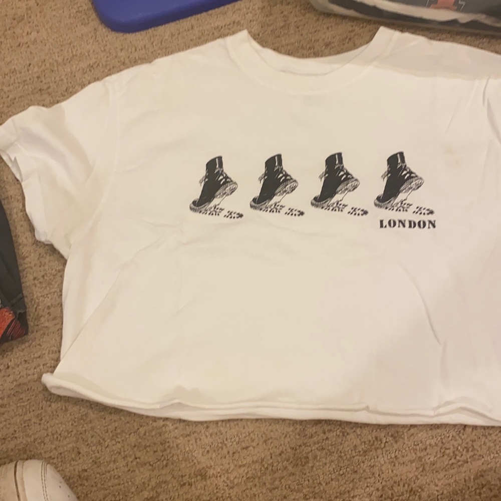 Brandy Melville t shirt graphic